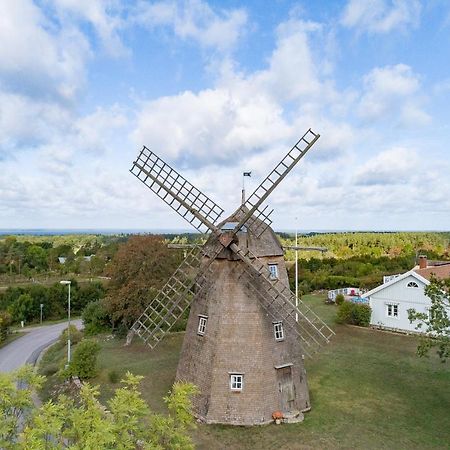 Villa Unikt Boende I En Oelaendsk Kvarn Färjestaden Exterior foto